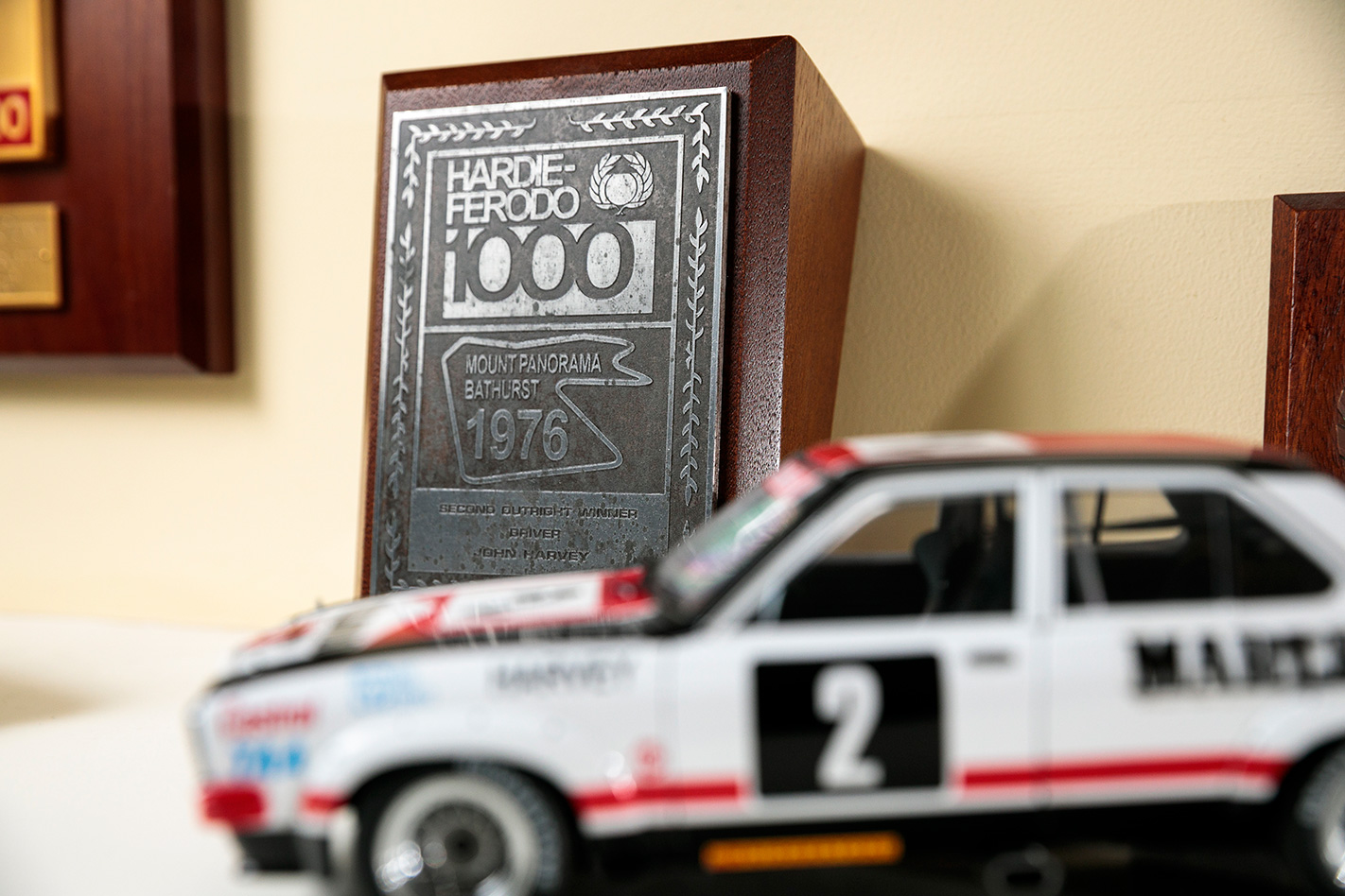 Bathurst 100 trophy 1976.jpg