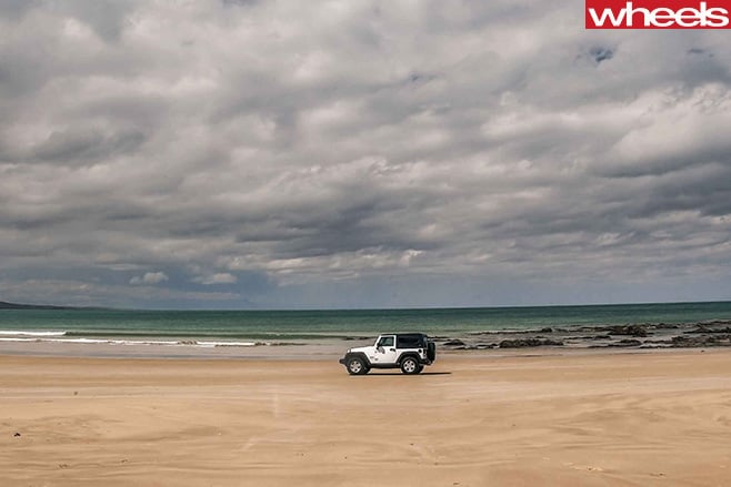 Jeep -Wrangler -at -beach