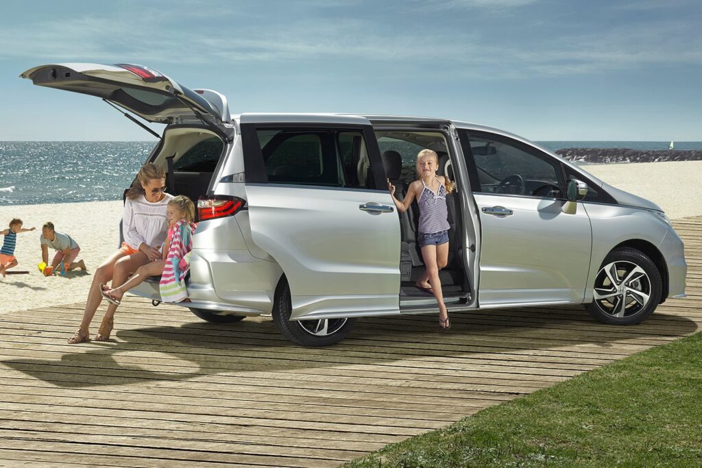 Honda Odyssey v Volkswagen Multivan v Isuzi MU-X: Which ‘breeder bus’ is best?