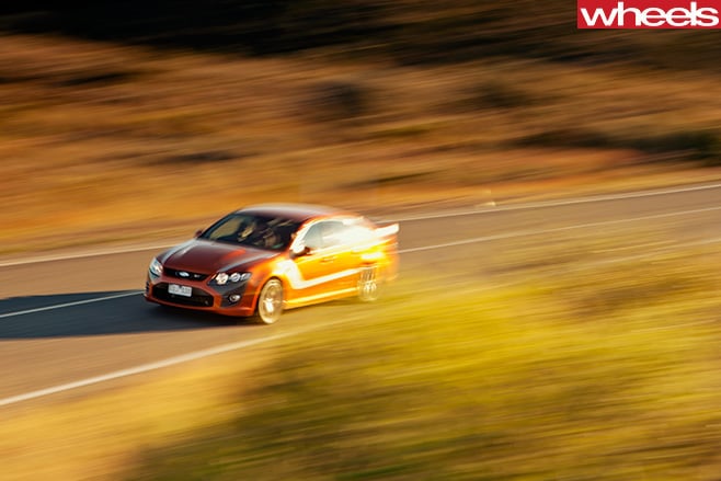 2010-FPV-GT-P-driving -dirt -road