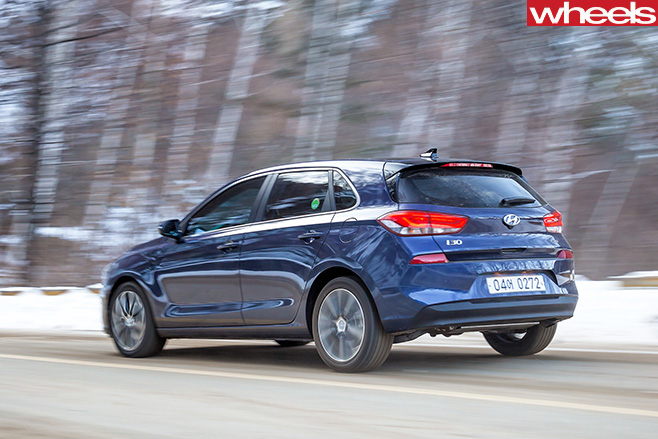 2017-Hyundai -i 30-SR-driving -rear -side