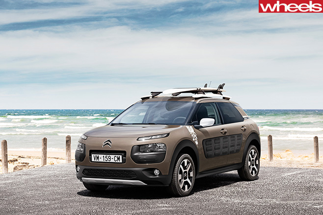 Citroen -Cactus -with -Surfboard