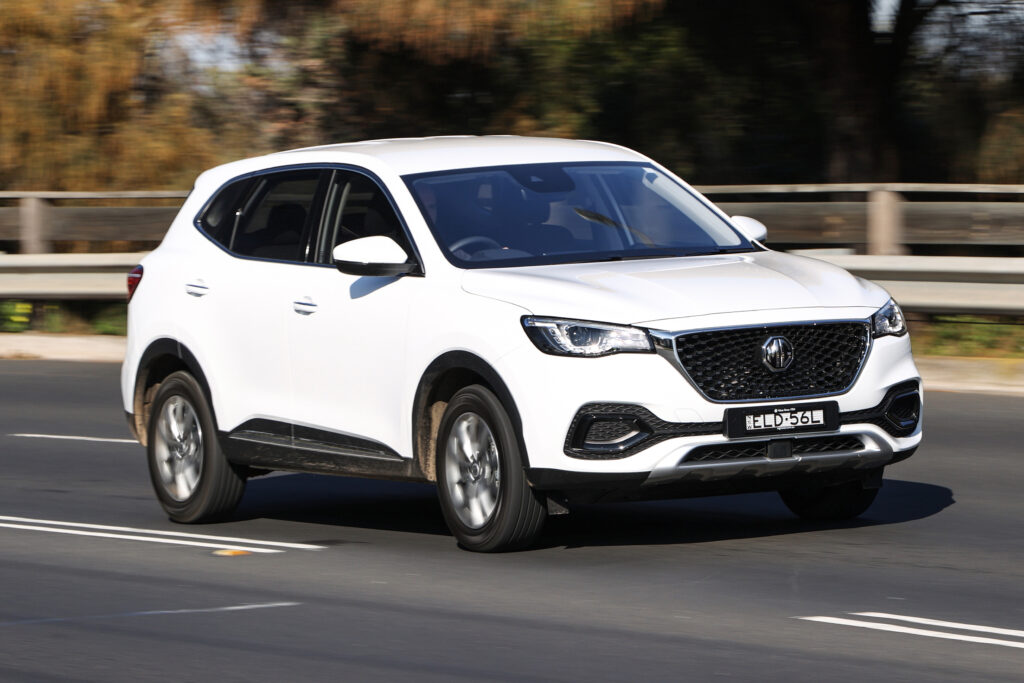 2021 MG HS Core review feature