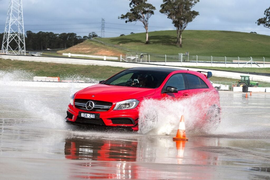 MOTOR Tyre Test 2015: Wet Braking
