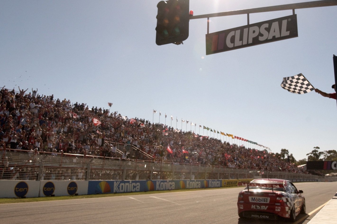 Clipsal-500-Mark-Skaife-HRT-VE-Commodore.jpg