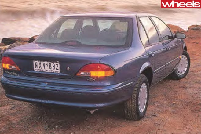Ford -EL-Falcon -rear -side