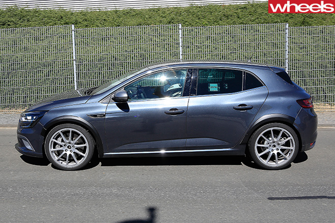 2016-Renault -Megane -RS-side