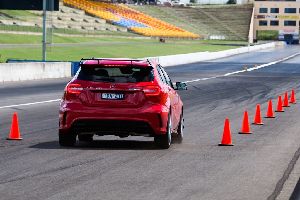 MOTOR Tyre Test 2015: Dry Braking