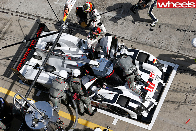 Mark -Webber -and -Porsche -car -pit -stop