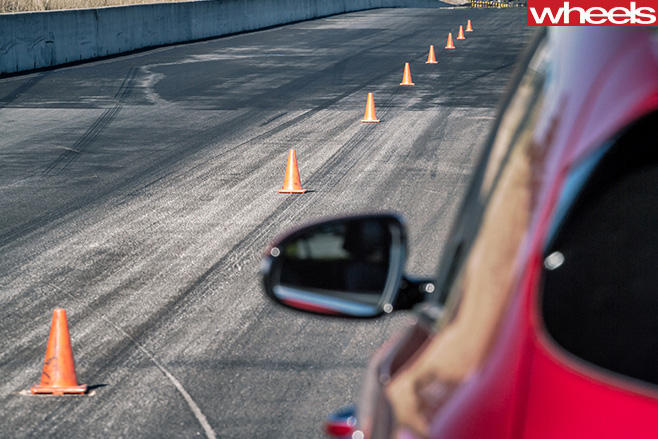 Kia -Sportage -side -mirror -tarmac