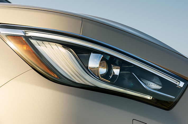 2018 Infiniti QX80 headlight