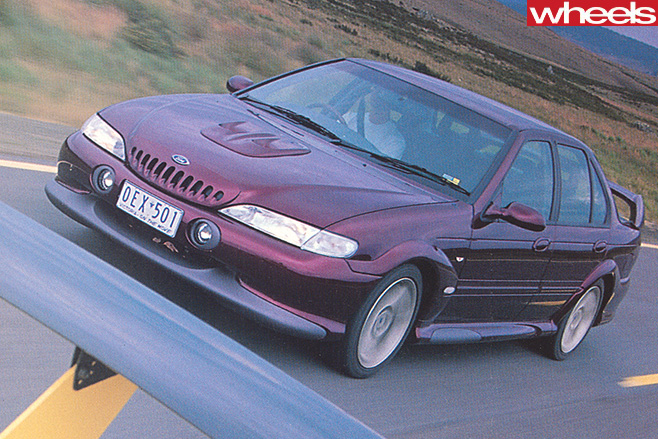 Ford -Falcon -GT-EL-driving