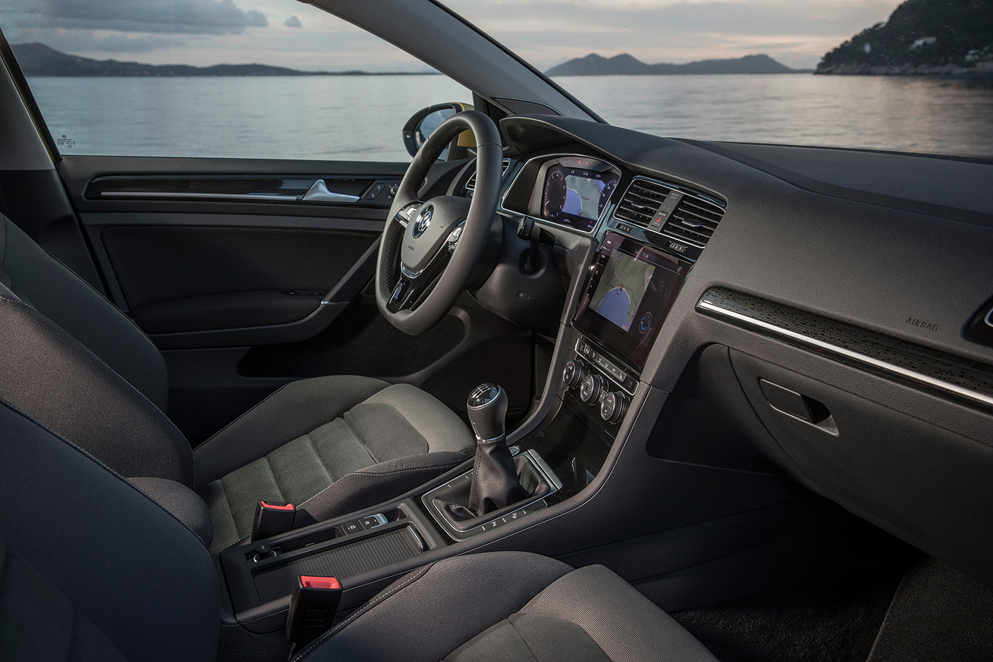 2017 Volkswagen Golf interior