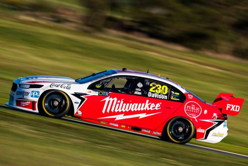 Ford GT Mustang GT4 Falcon Supercar Bathurst lap battle