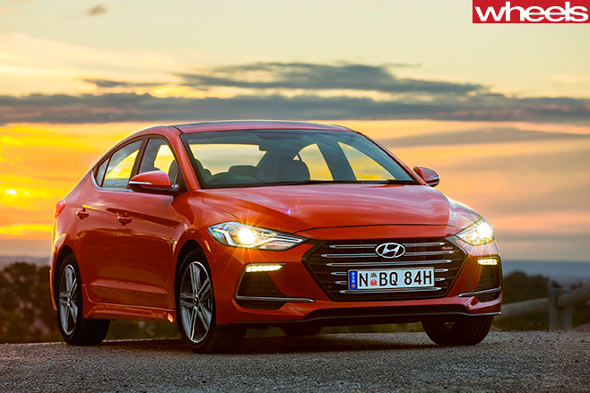 Hyundai -Elantra -SR-Turbo -front -rear