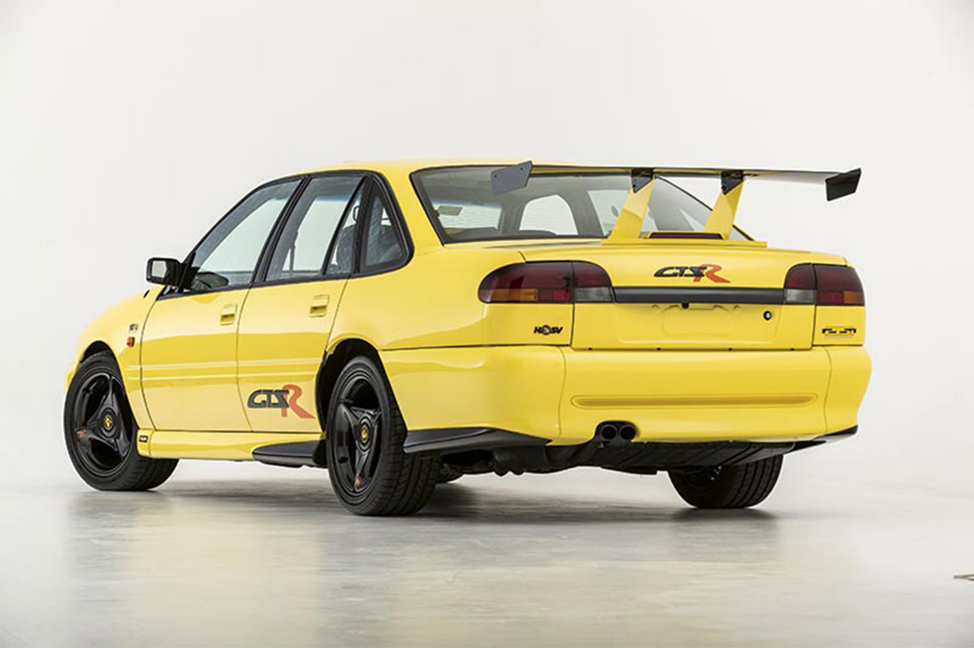 HSV-GTS-R-rear