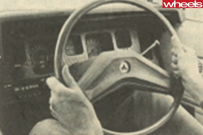 Holden -Kingswood -HQ-steering -wheel