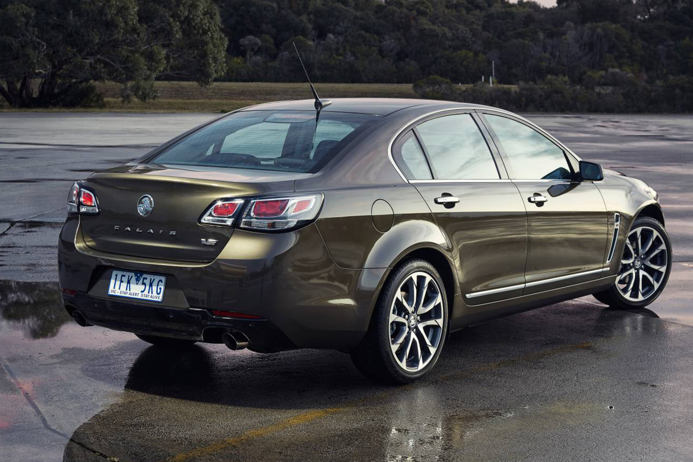 2017-Holden-Calais-V-based-Director-sedan.jpg
