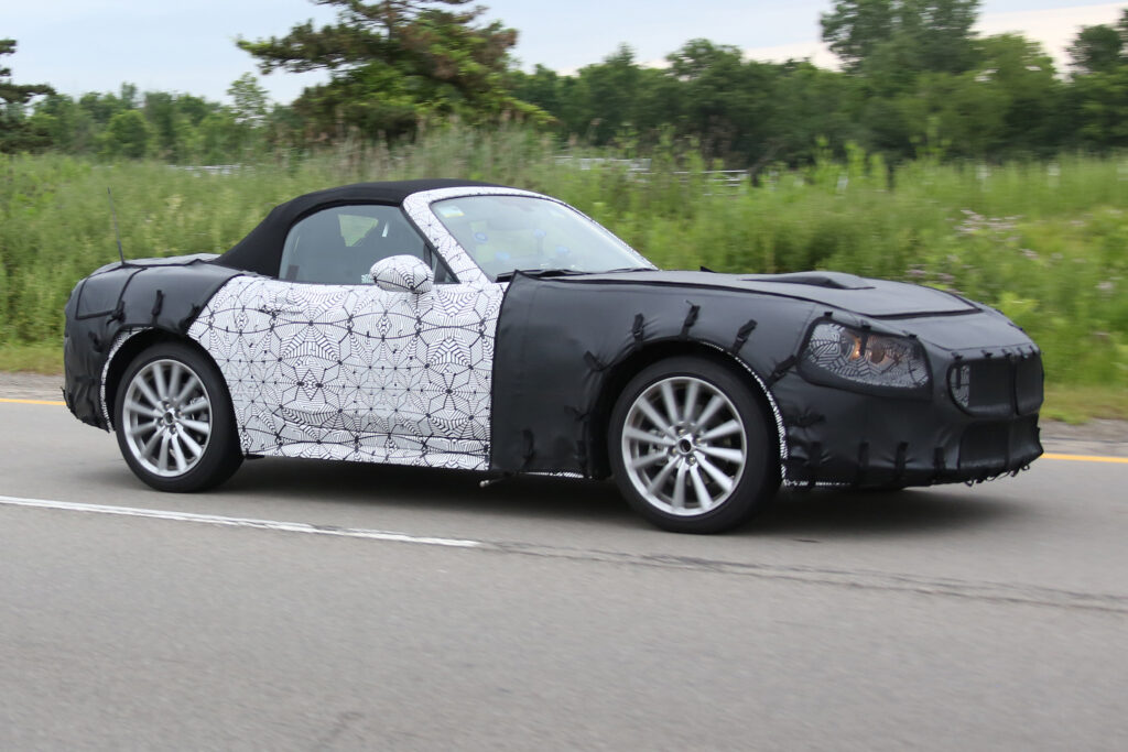 2016 Fiat 124 Spider spy pics