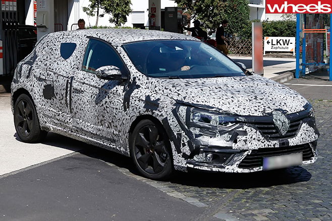 Renault -Megane -Spy -Pic -front -side