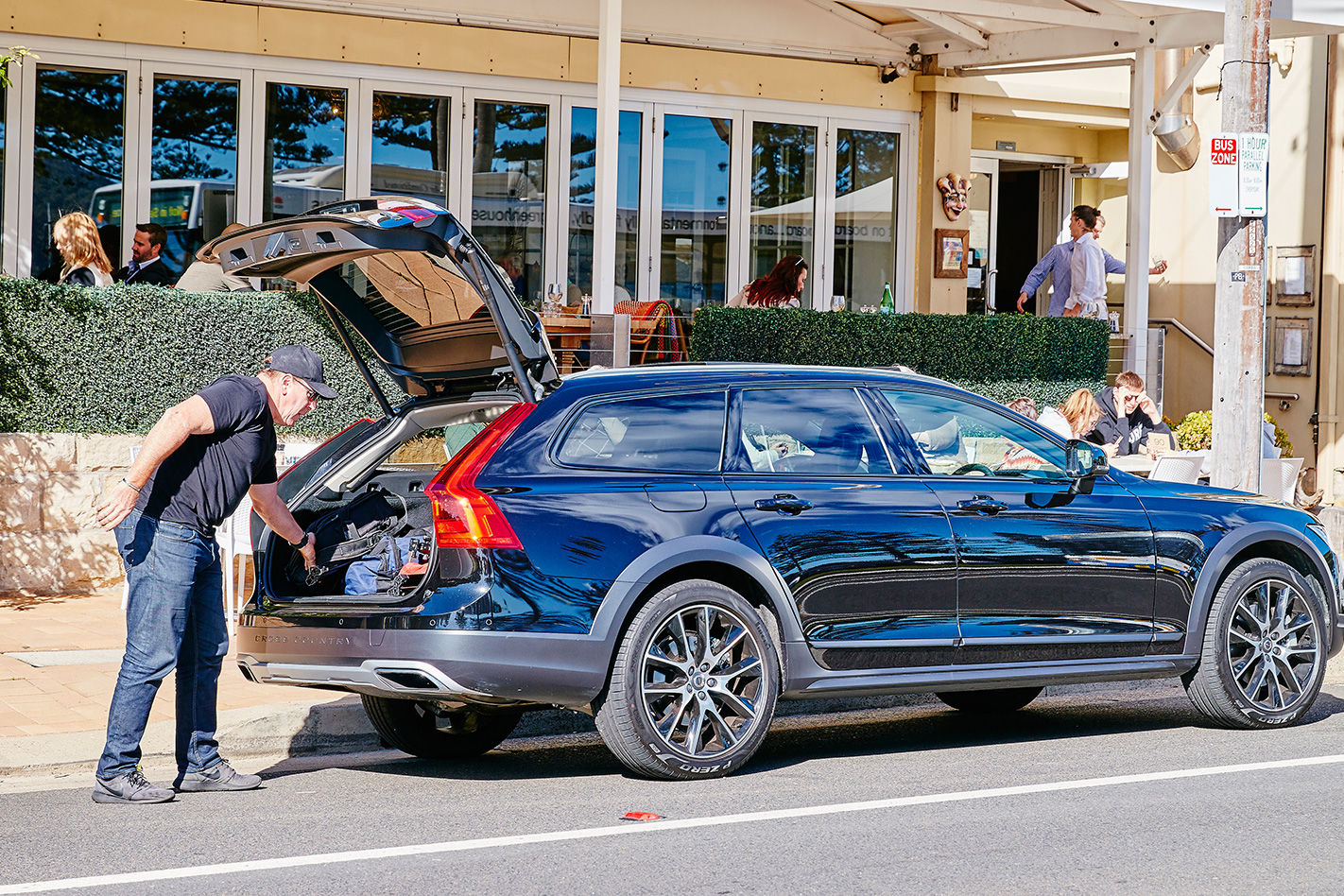 volvo v90 cross country