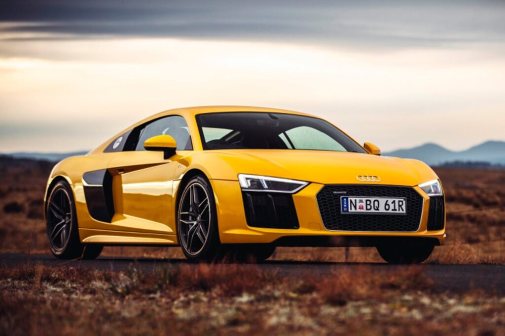 Audi R8 side