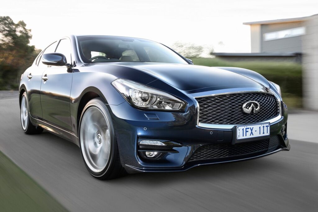 2016 Infiniti Q70 review