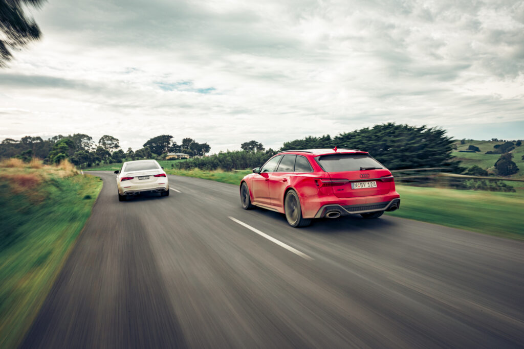 2021 Audi RS6 v Mercedes-AMG E63 S drag race