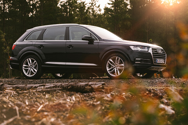 Audi Q7 Side