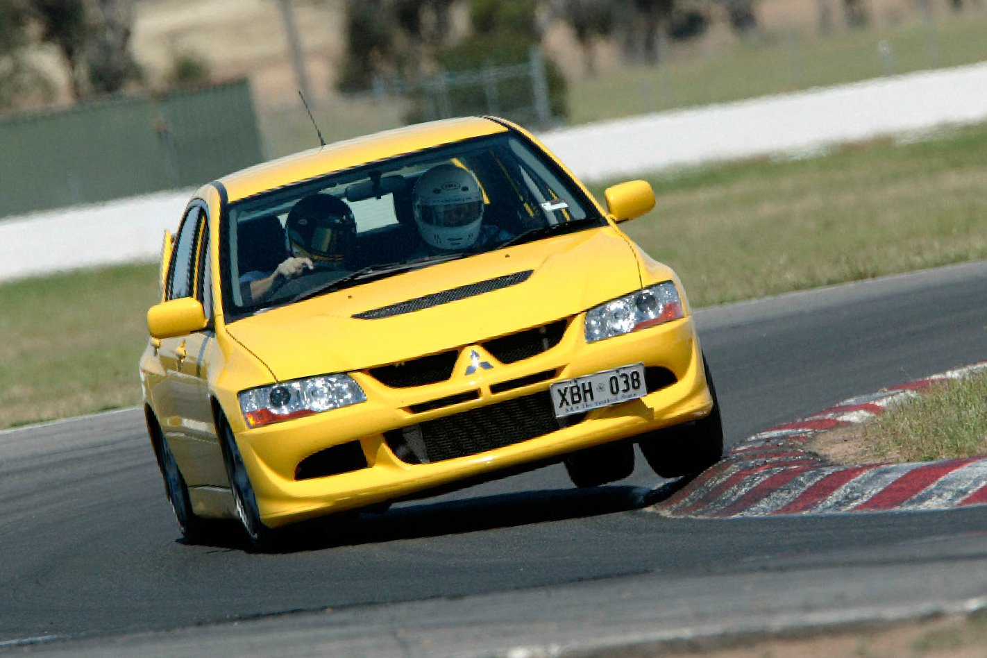 Mitsubishi-Lancer-Evo-VIII-front.jpg