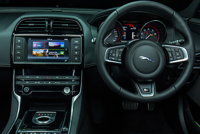 Jaguar XE S 4