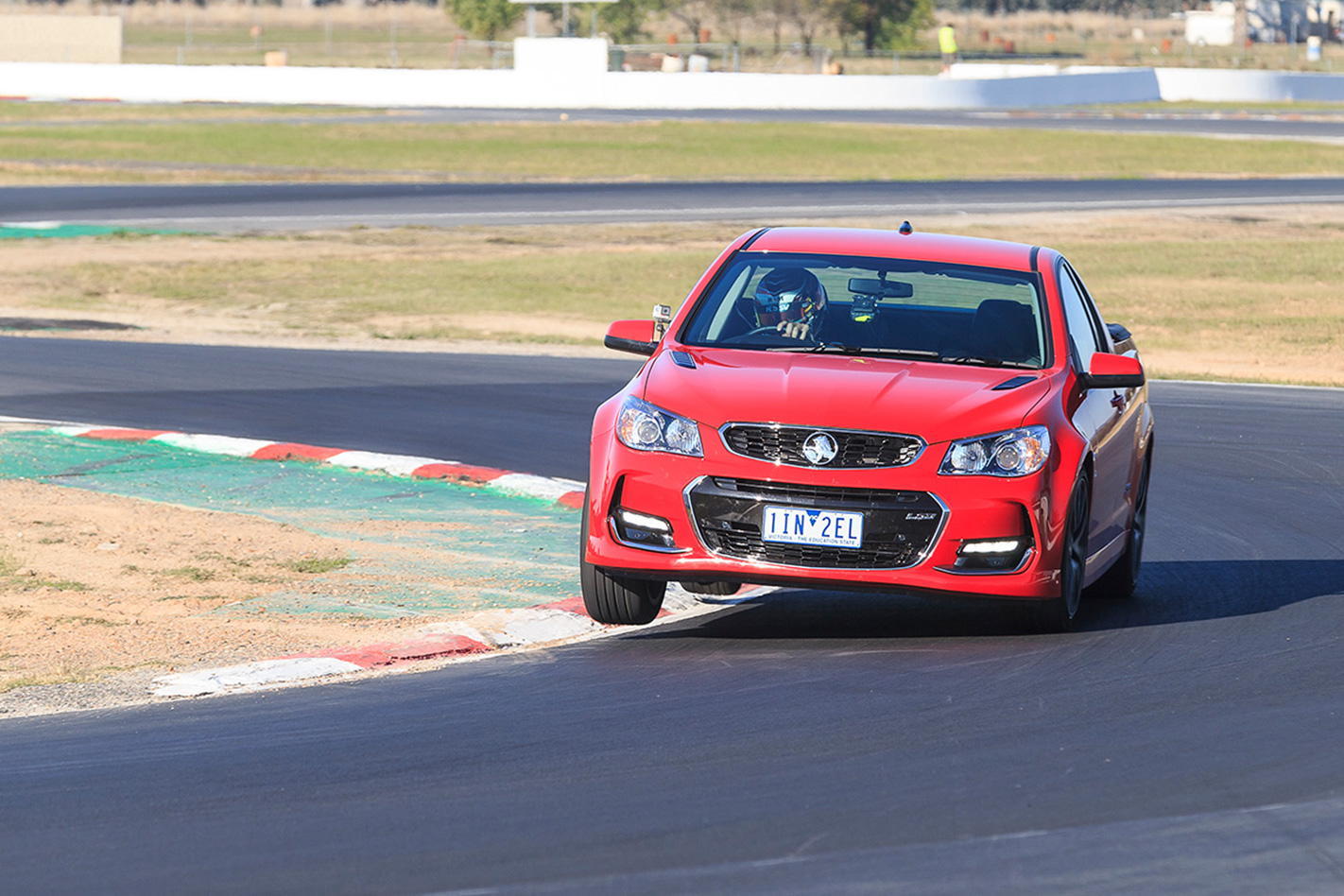 2017-Holden-Commodore-SS-Ute-steering.jpg