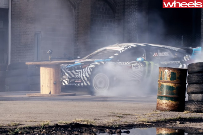 Ken -Block -Ford -Focus -RS-drifting -sideways