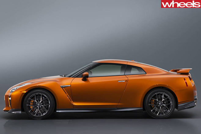 Nissan -GT-R-side