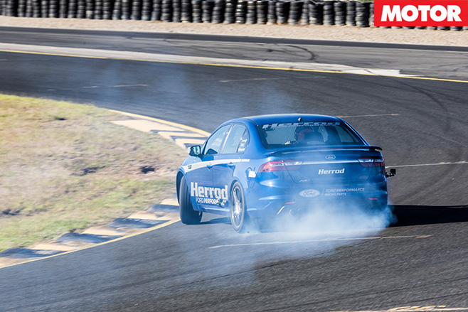 Herrod falcon xr8 turn
