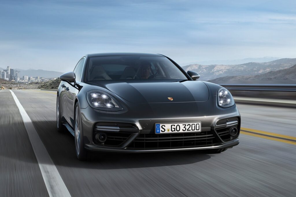 2017 Porsche Panamera revealed