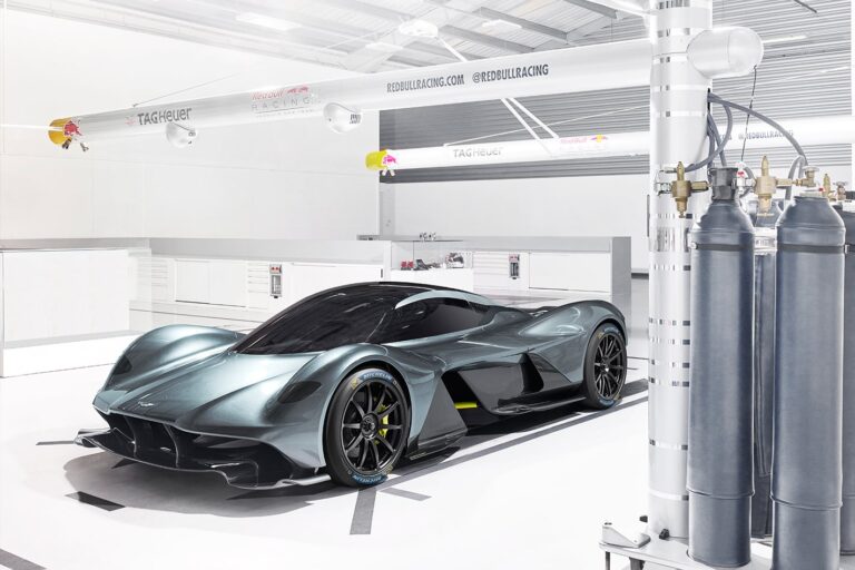 Aston Martin Valkyrie main