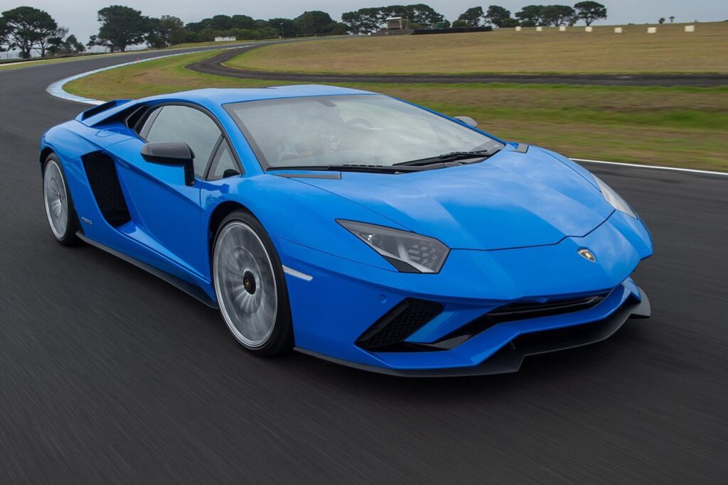 lamborghini engine aventador