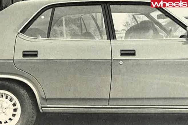 1975-Ford -Falcon -XC-side