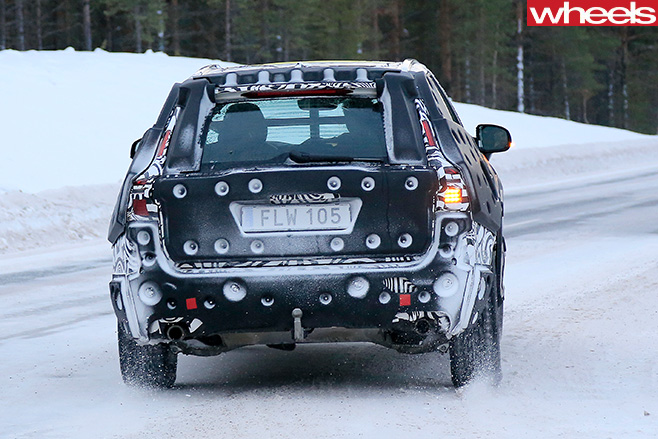 2018-Volvo -XC60-rear