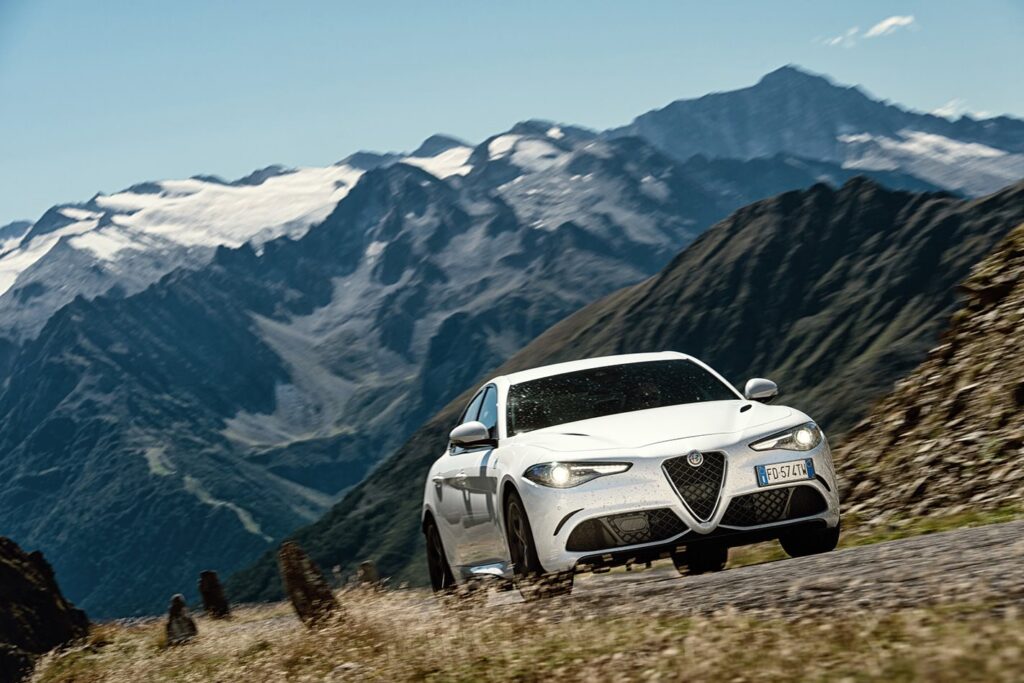 Alfa-Romeo-Giulia-QV-Italian-alps