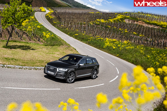 Audi -SQ7-top -side