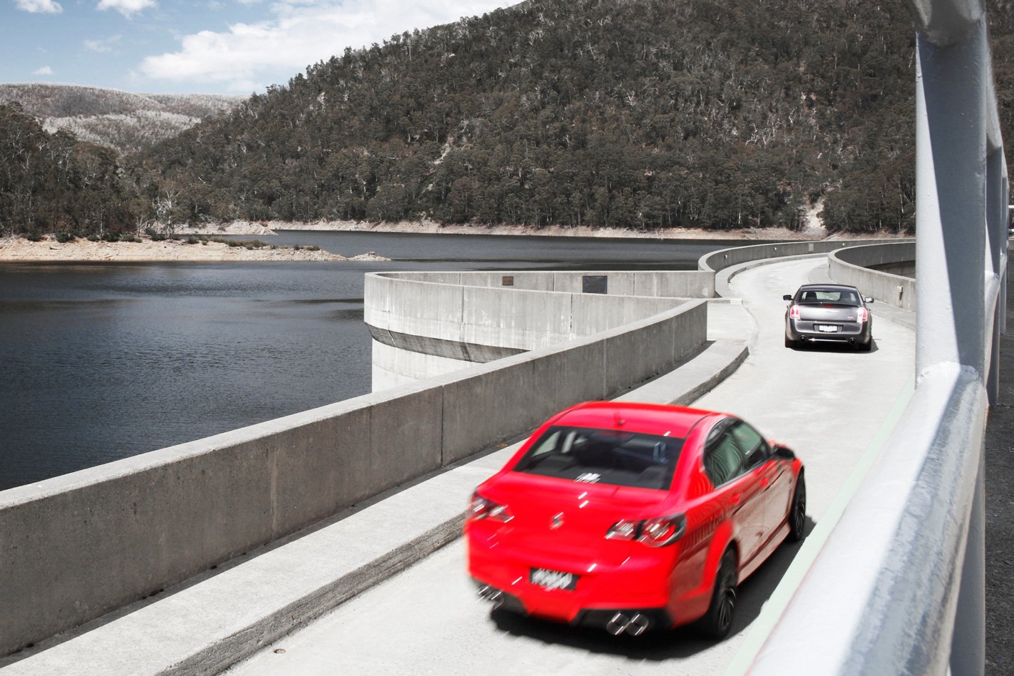 HSV Clubsport vs Chrysler 300 SRT8 Core rears