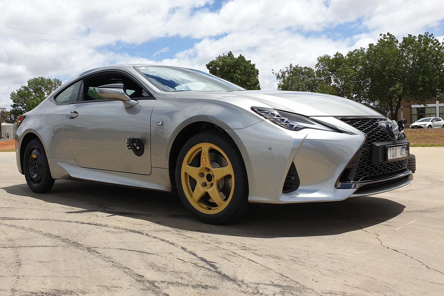 Space-saver spare tyres on Lexus RC