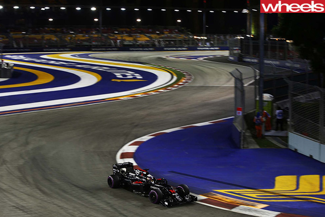 Mc Laren -F1-Driving -track