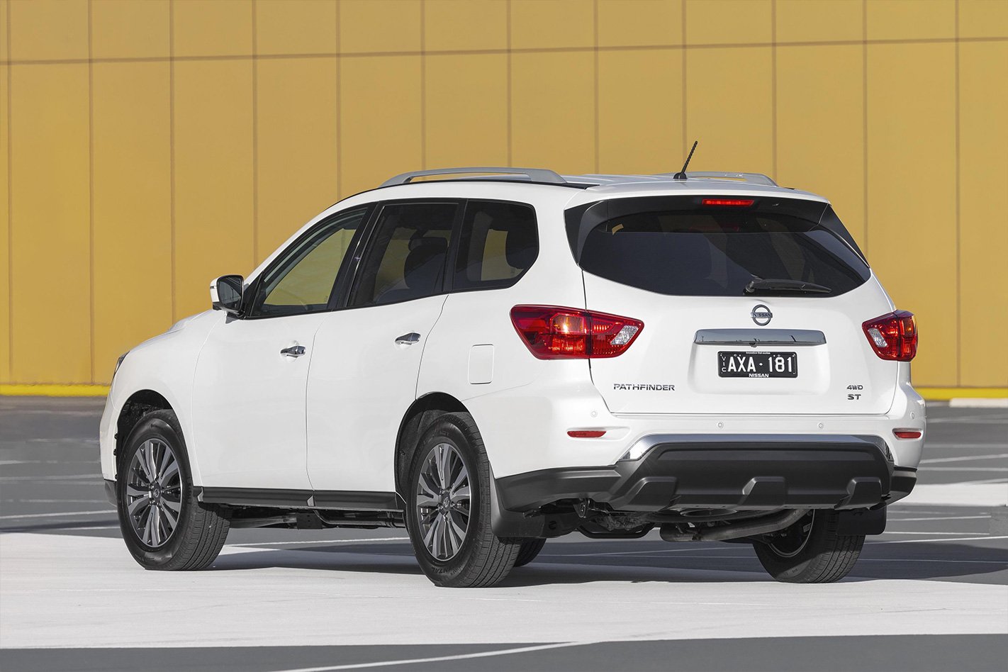 nissan pathfinder st
