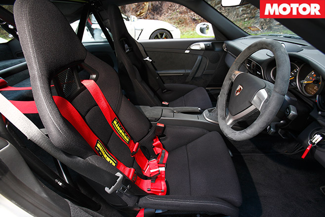 Nissan -GT-R-vs -Porsche -911-GT2-embed -5