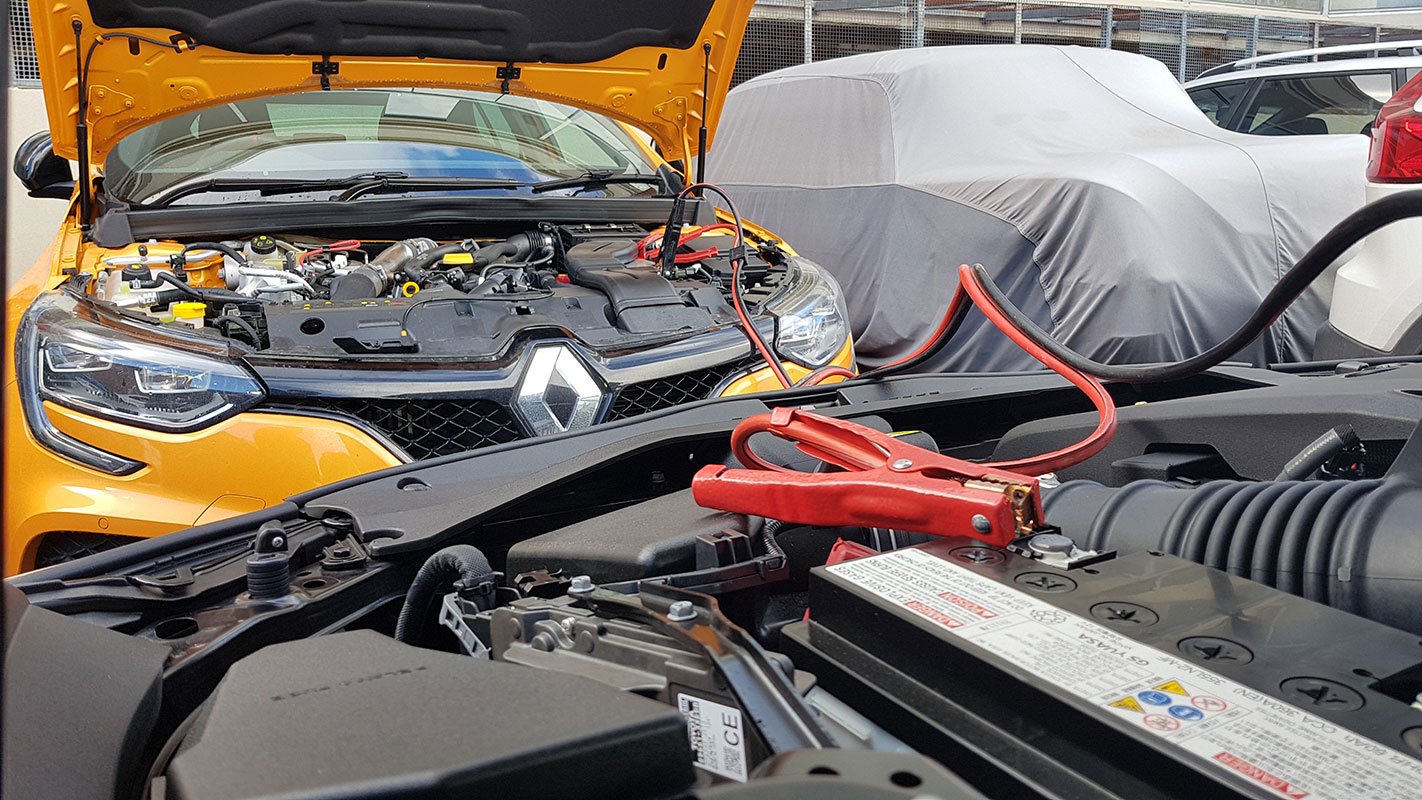 Jump Starting a Renault Megane