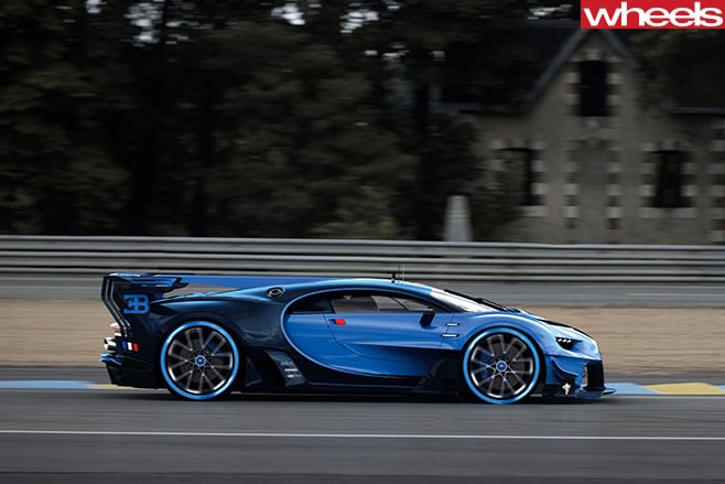 Bugatti -Chiron -driving -side