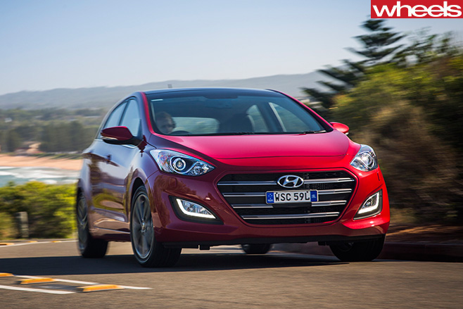 Hyundai -i 30-driving -front